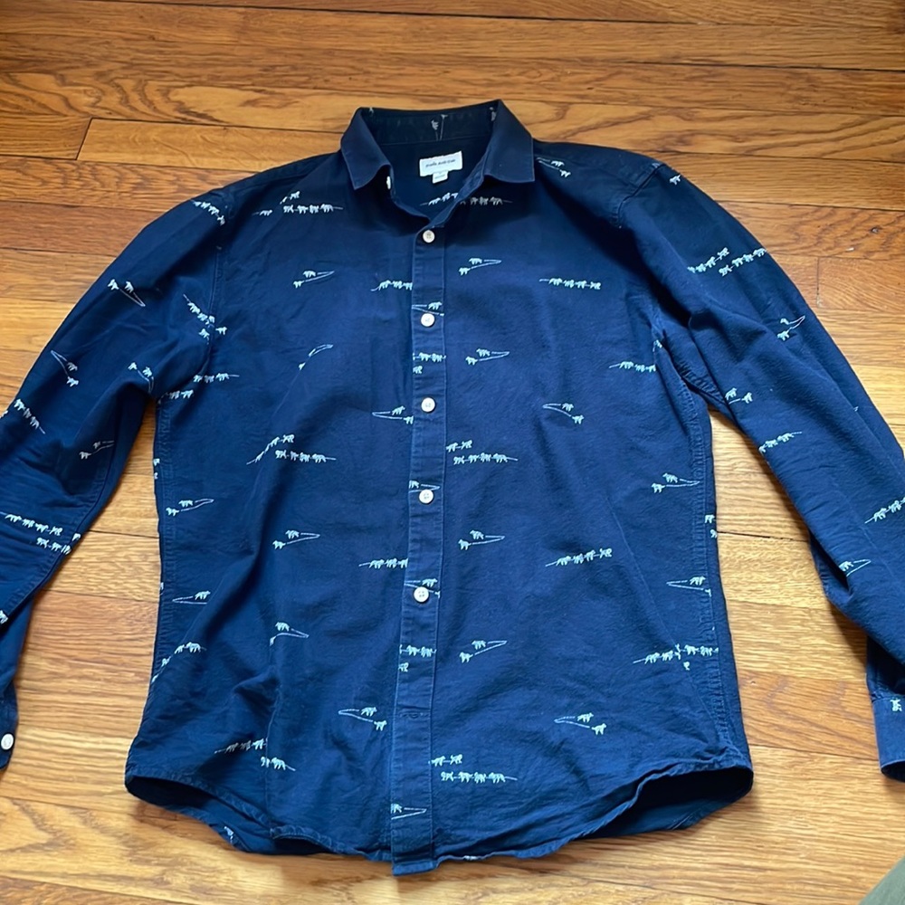 Dogsled graphic button front